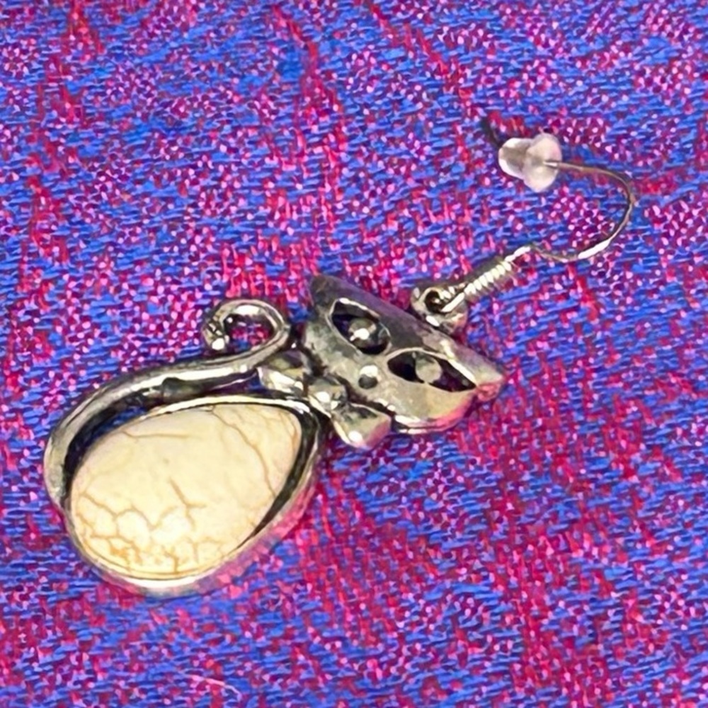 Semi-precious stone Cat Dangler Earrings - Picture 7 of 7
